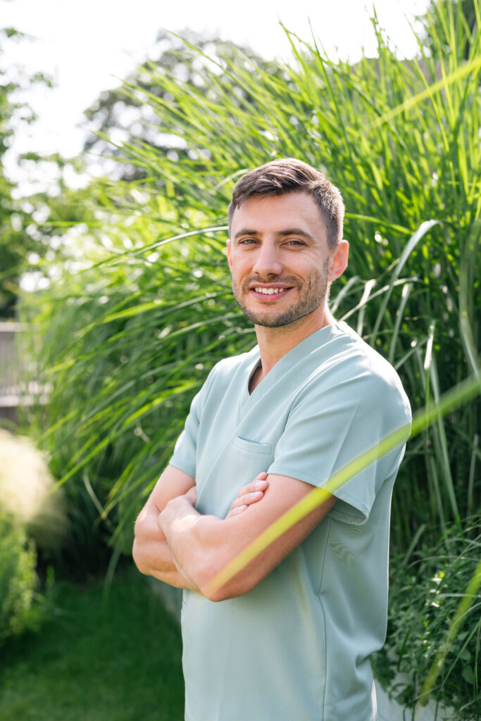 MDDr. Karel Ingriš, zubní lékař – CLINIQ Dejvice